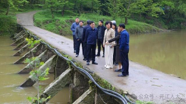 市人大调研组来开调研环境状况和环境保护目标完成情况 环境保护监测工作获肯定